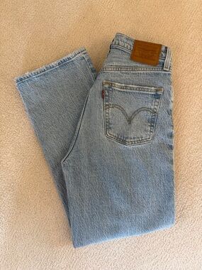 Levi’s Premium Ribcage Straight Ankle Jeans